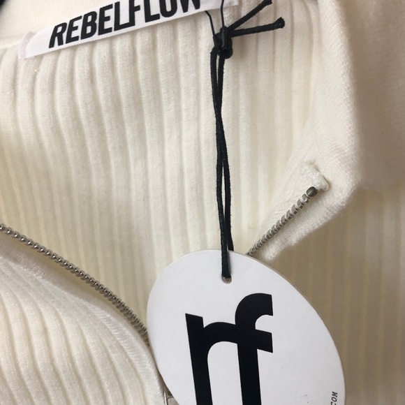 SELLING VINTAGE/GRAPHIC TEES. CLICK TO SEE ALL! - Picture 4 of 11